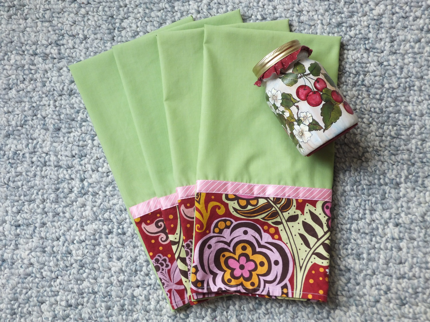 Green Towel Set with Modern Floral Bottom