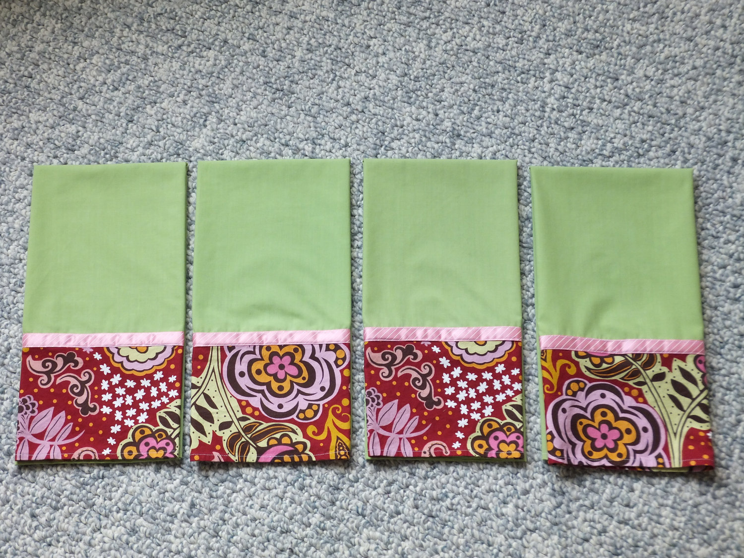 Green Towel Set with Modern Floral Bottom