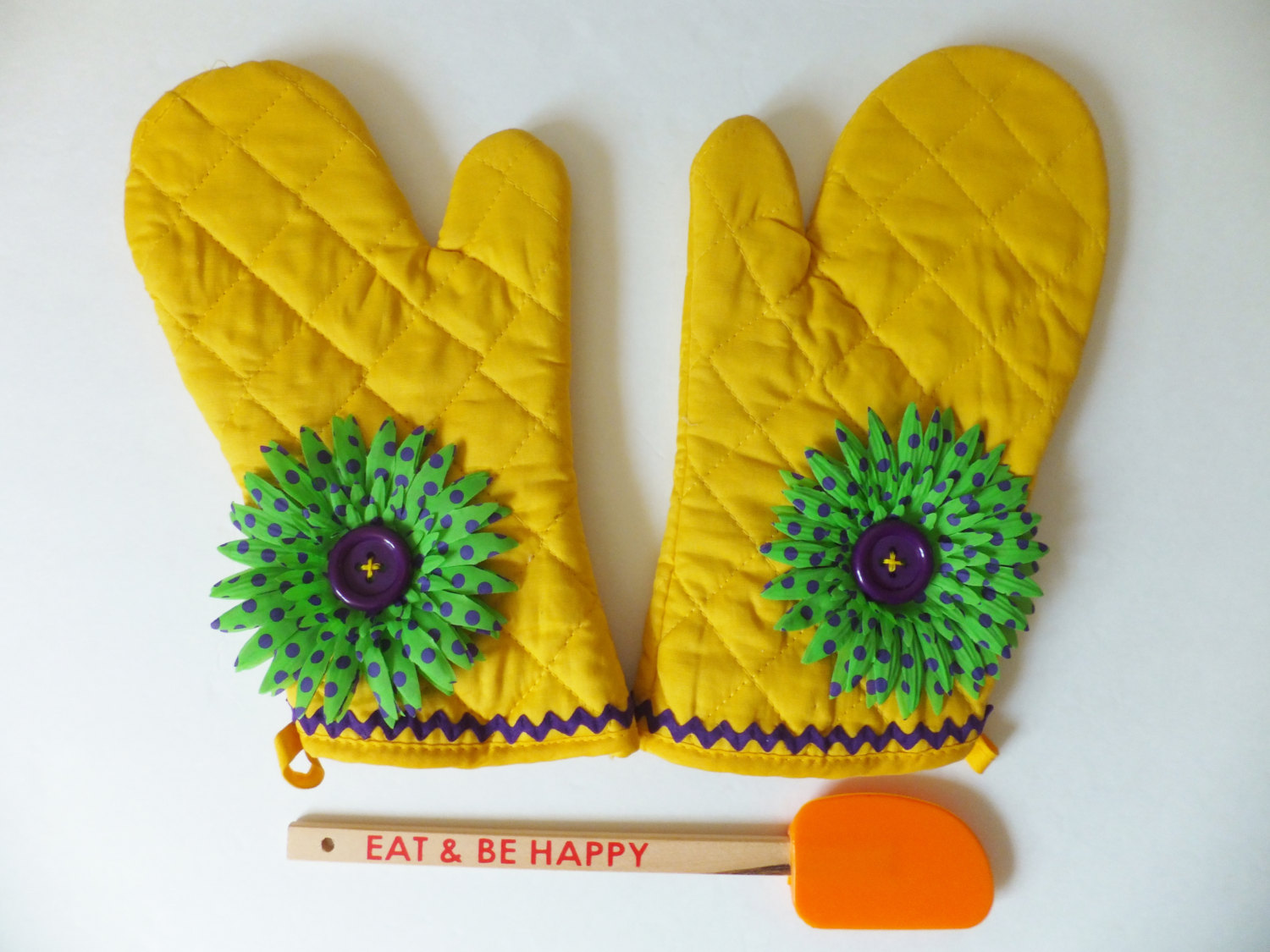 Deep Green Oven Mitts With Vibrant Flowers 