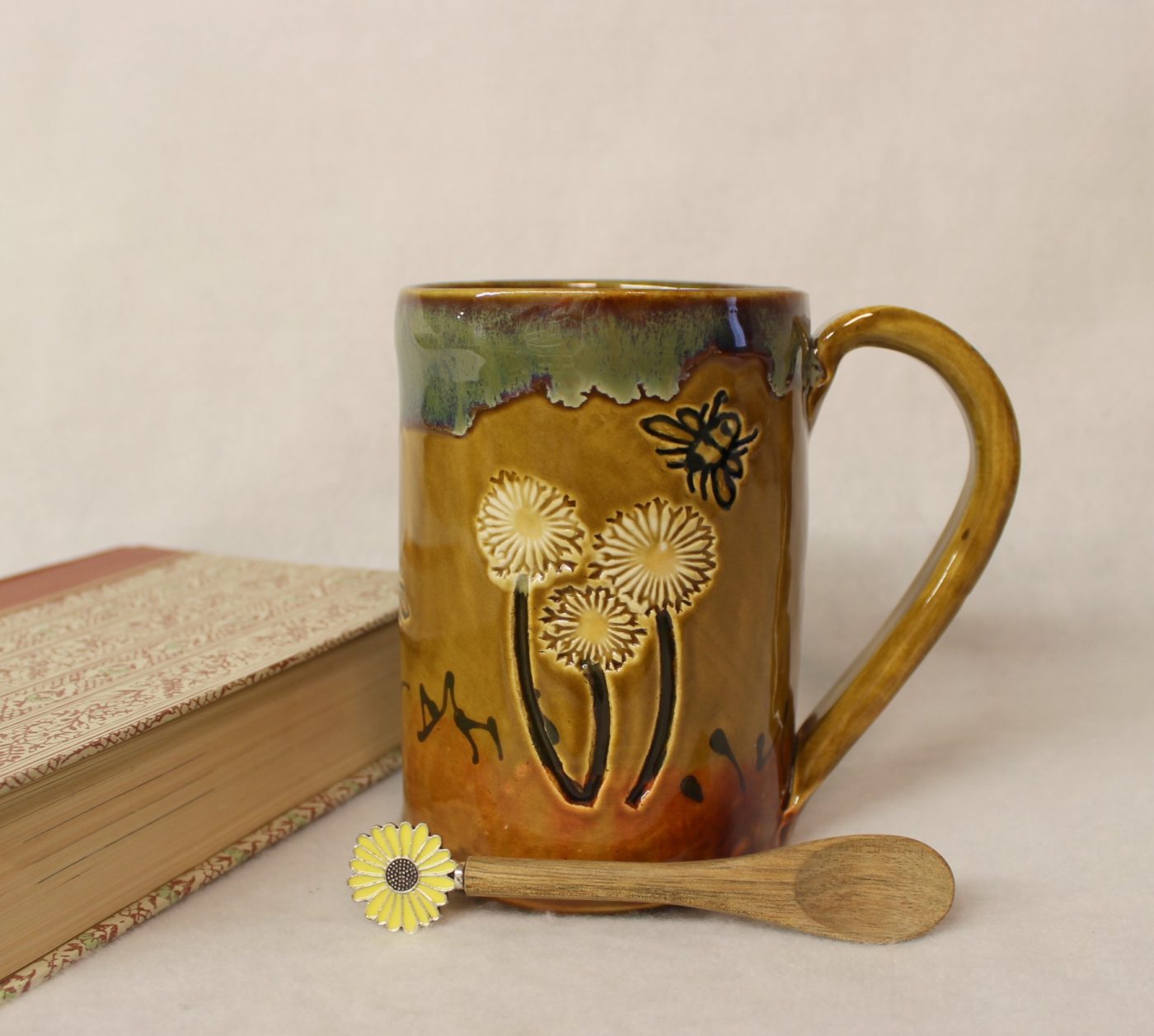 Dandelion Wishes and Honey Bees Extra Large Ceramic Mug - Image 2