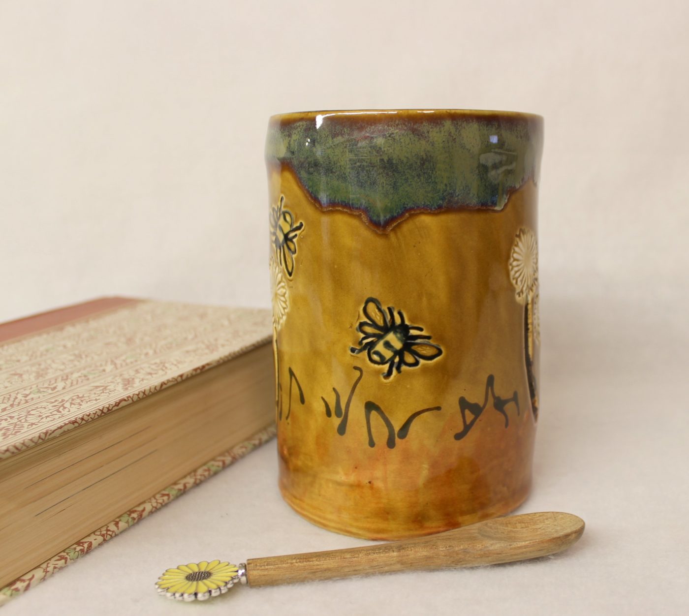 Dandelion Wishes and Honey Bees Extra Large Ceramic Mug - Image 3