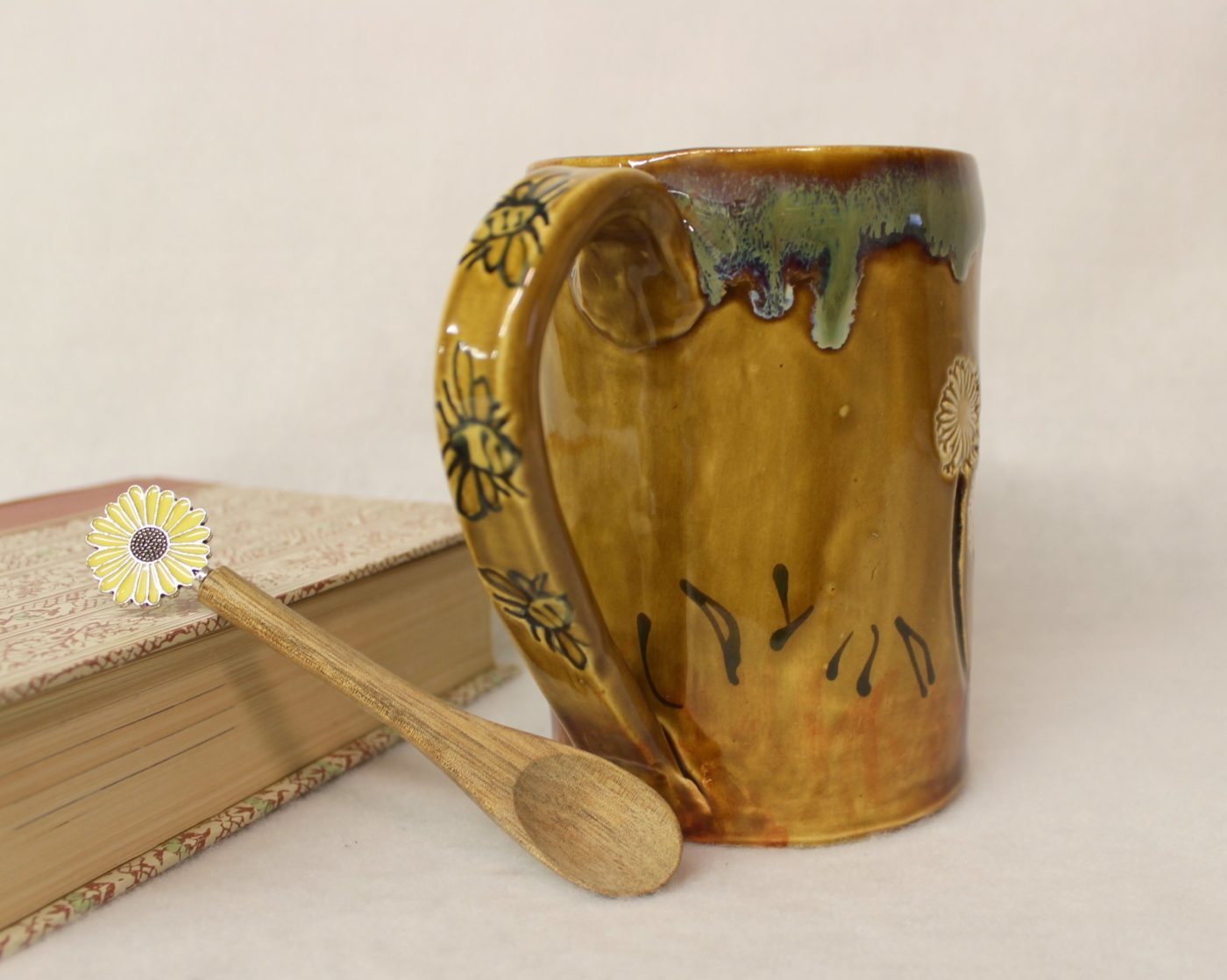 Dandelion Wishes and Honey Bees Extra Large Ceramic Mug - Image 4