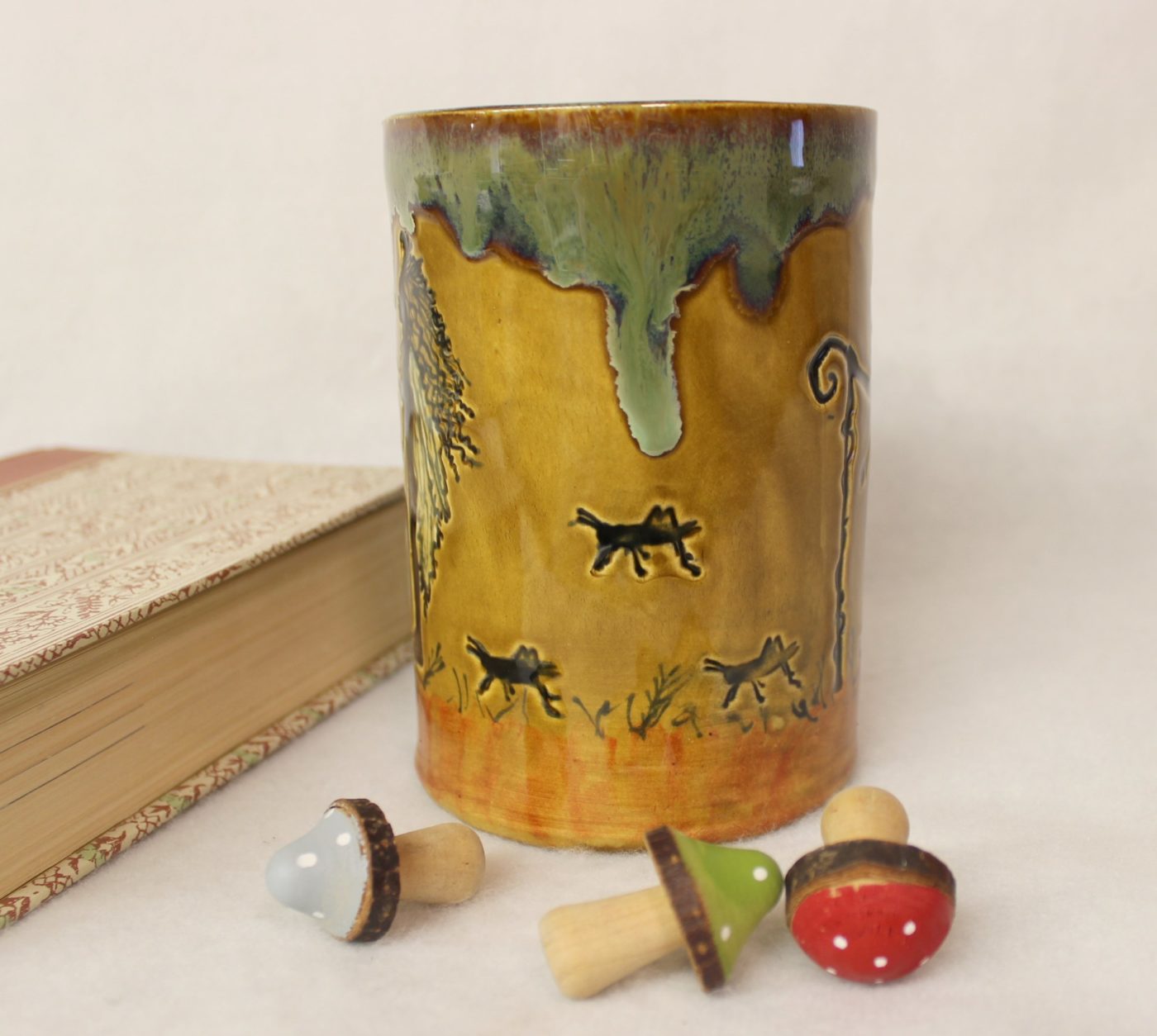 Summer Grasshoppers and the Fairy Queen Extra Large Coffee Mug - Image 3